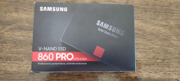 Samsung 860 Pro 4 TB,Internal,2.5 Inch (MZ-76P4T0BW) Solid State Drive - Used