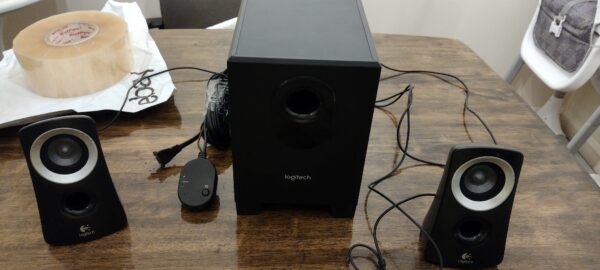 Logitech Z313 2.1 Multimedia Speaker System with Subwoofer, Full Range Audio