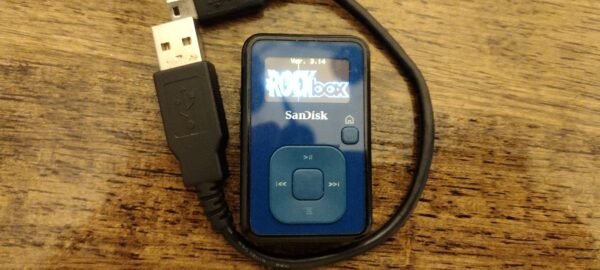 RockBox SanDisk Sansa Clip Plus 4GB MP3 Player Blue with screen line