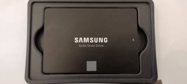 Genuine Samsung 860 EVO MZ-76E2T0 2TB 2.5" SATA III SSD Solid State Drive - Image 4