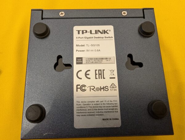 TP-LINK TL-SG105 5-Port Desktop Switch - Image 4