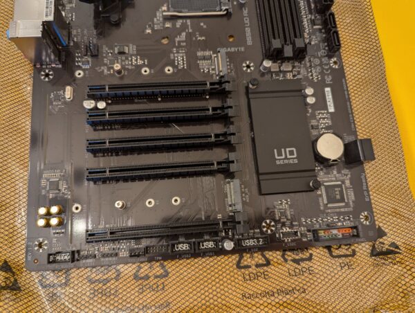 GIGABYTE B550 UD AC AM4 AMD SATA 6Gb/s ATX Motherboard and OEM Accessories - Image 3