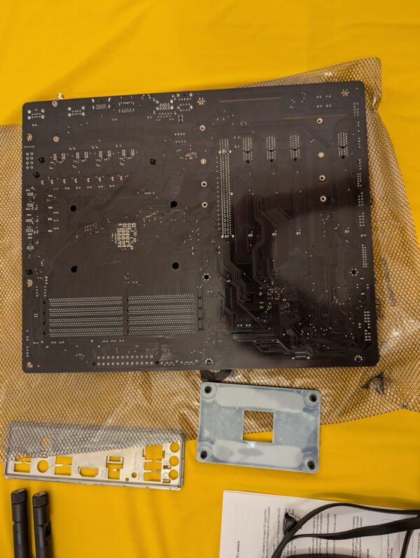 GIGABYTE B550 UD AC AM4 AMD SATA 6Gb/s ATX Motherboard and OEM Accessories - Image 8